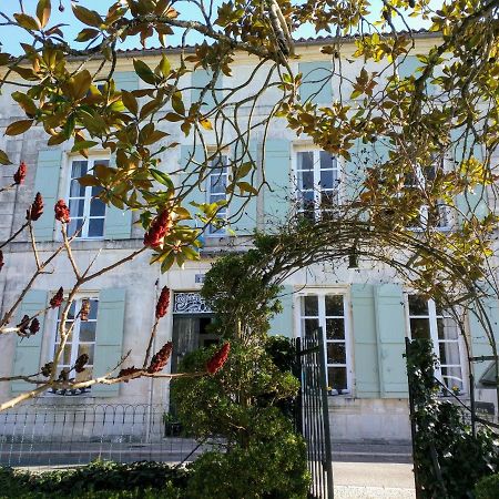 Quai Des Fleurs Bed & Breakfast Saint-Savinien Bagian luar foto