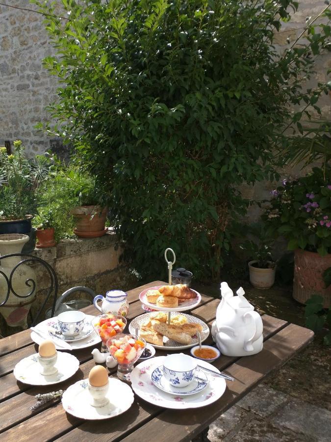 Quai Des Fleurs Bed & Breakfast Saint-Savinien Bagian luar foto