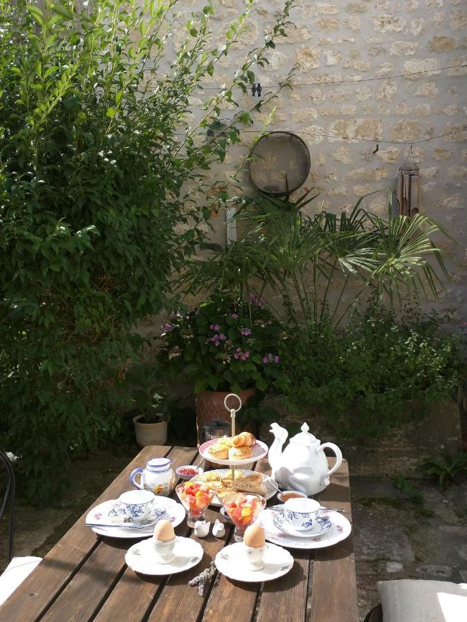 Quai Des Fleurs Bed & Breakfast Saint-Savinien Bagian luar foto