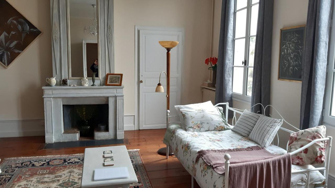 Quai Des Fleurs Bed & Breakfast Saint-Savinien Bagian luar foto