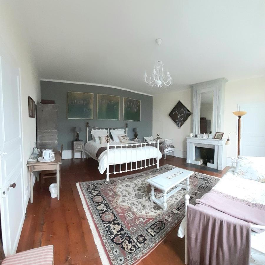 Quai Des Fleurs Bed & Breakfast Saint-Savinien Bagian luar foto