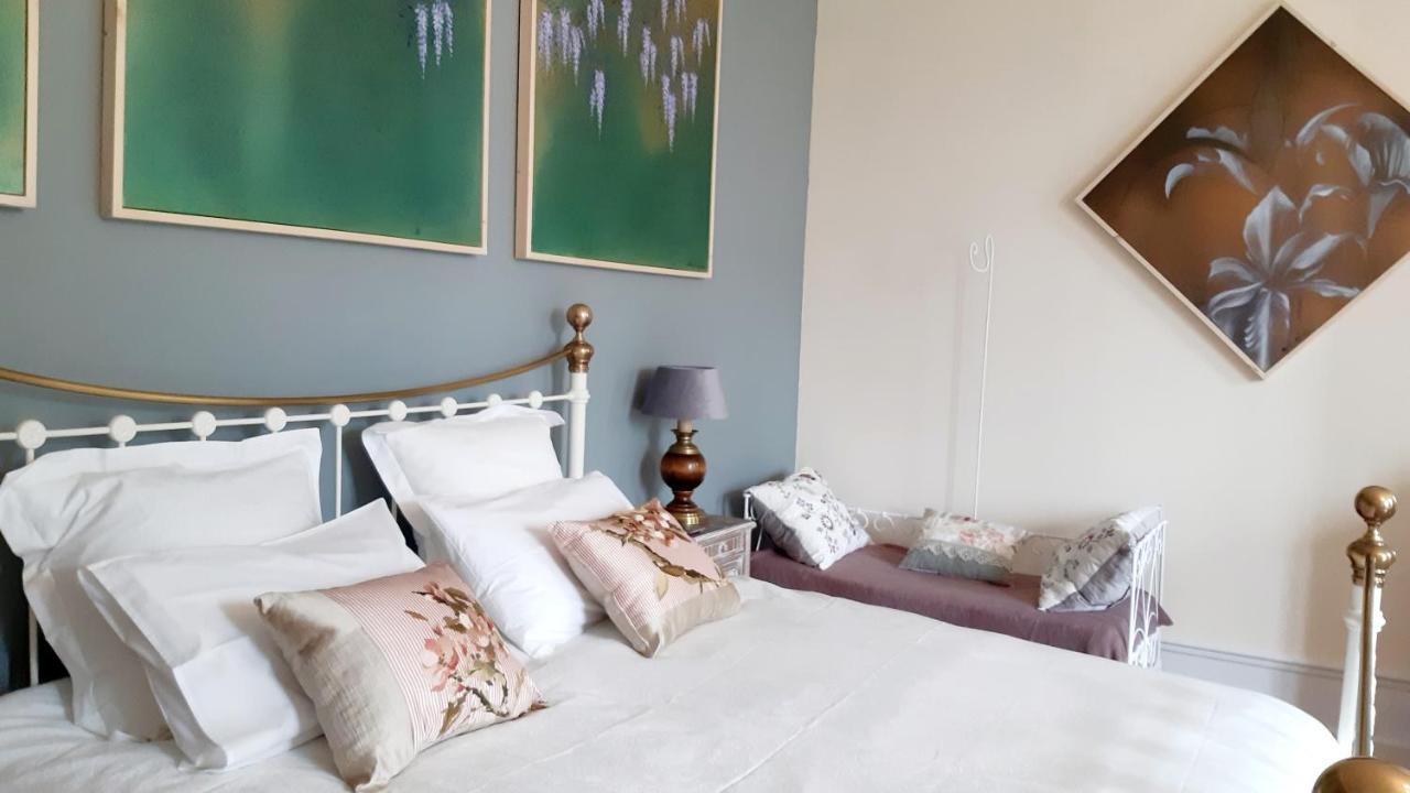 Quai Des Fleurs Bed & Breakfast Saint-Savinien Bagian luar foto